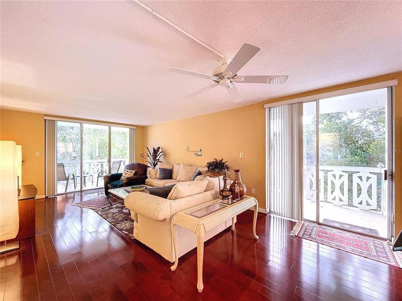 Picture of 1012 Pearce Drive Unit 211, Clearwater FL 33764