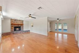 Picture of 274 W Kings Highway, Center Hill, FL 33514