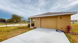 Picture of 13033 Mcintosh Lakes Lane, Dover, FL 33527