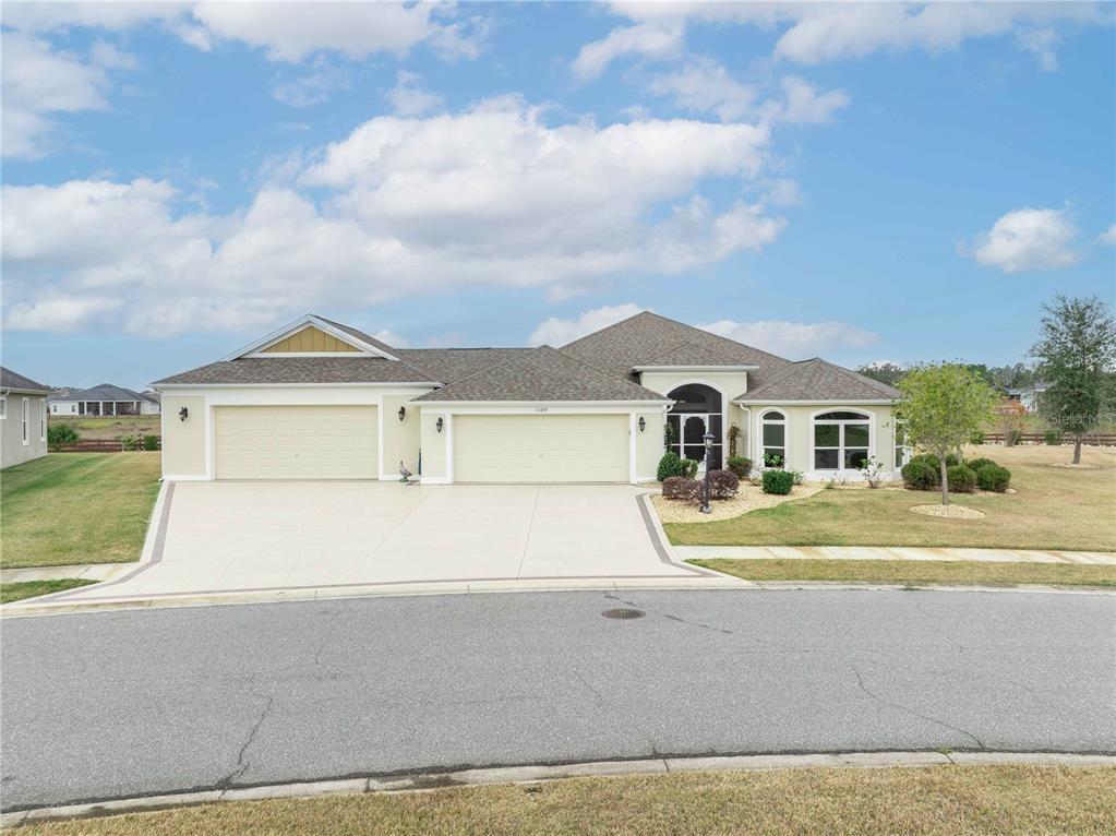 Picture of 11189 Roz Way, Oxford, FL 34484