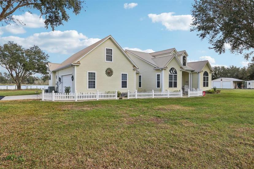 Picture of 13718 County Road 450, Umatilla FL 32784