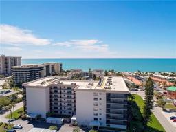 Picture of 1001 Benjamin Franklin Drive Unit 110, Sarasota, FL 34236