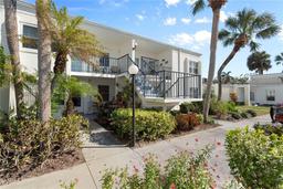 Picture of 755 Village Circle Unit 203, Venice, FL 34292