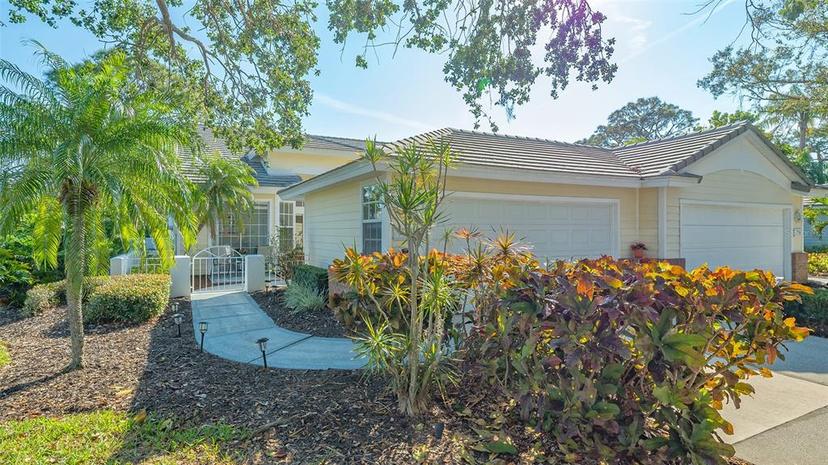 Picture of 7703 Whitebridge Glen, University Park FL 34201