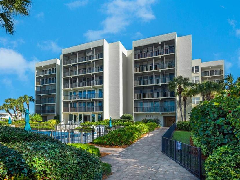 Picture of 3240 Gulf Of Mexico Drive Unit B104, Longboat Key FL 34228