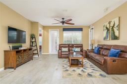 Picture of 5012 Shoreway Loop Unit 10207, Orlando, FL 32819