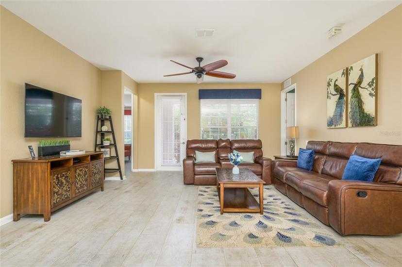 Picture of 5012 Shoreway Loop Unit 10207, Orlando FL 32819