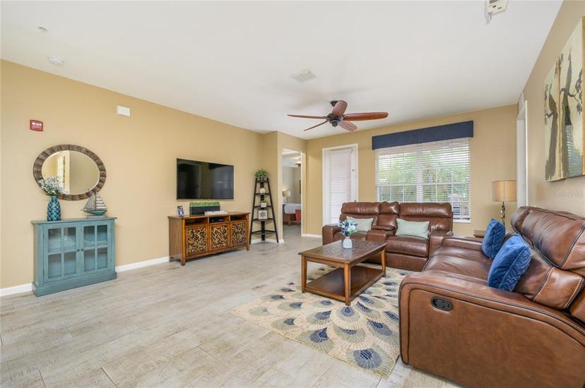 Picture of 5012 Shoreway Loop Unit 10207, Orlando FL 32819