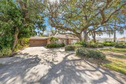 Picture of 215 Snell Isle Boulevard Ne, St Petersburg, FL 33704