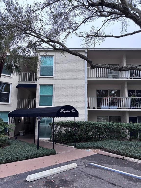 Picture of 3325 Bayshore Boulevard Unit B21, Tampa FL 33629