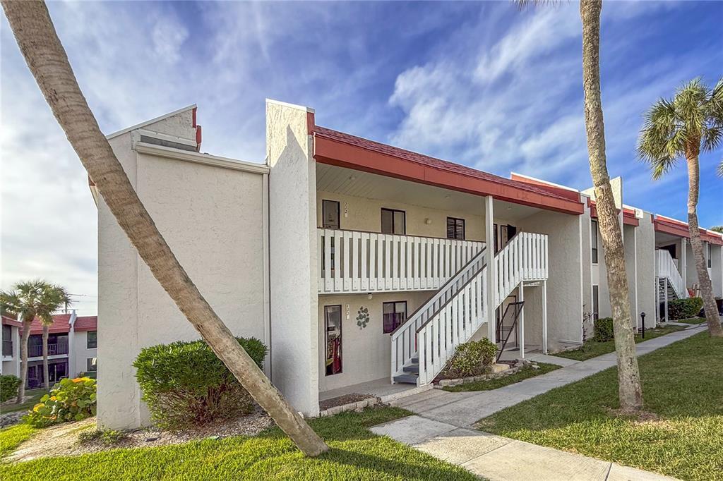 Picture of 1801 Gulf Drive N Unit 121, Bradenton Beach, FL 34217