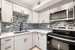 Picture of 3100 Hartford Street N Unit 224, St Petersburg, FL 33713