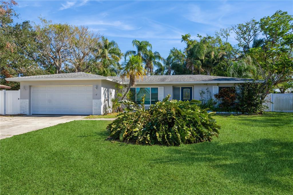 Picture of 11453 Imperial Grove Drive E, Largo, FL 33774