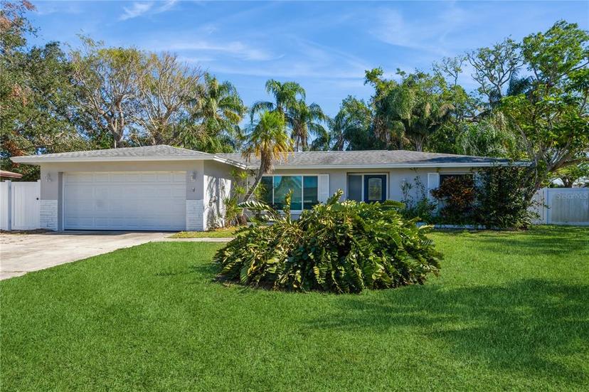 Picture of 11453 Imperial Grove Drive E, Largo FL 33774