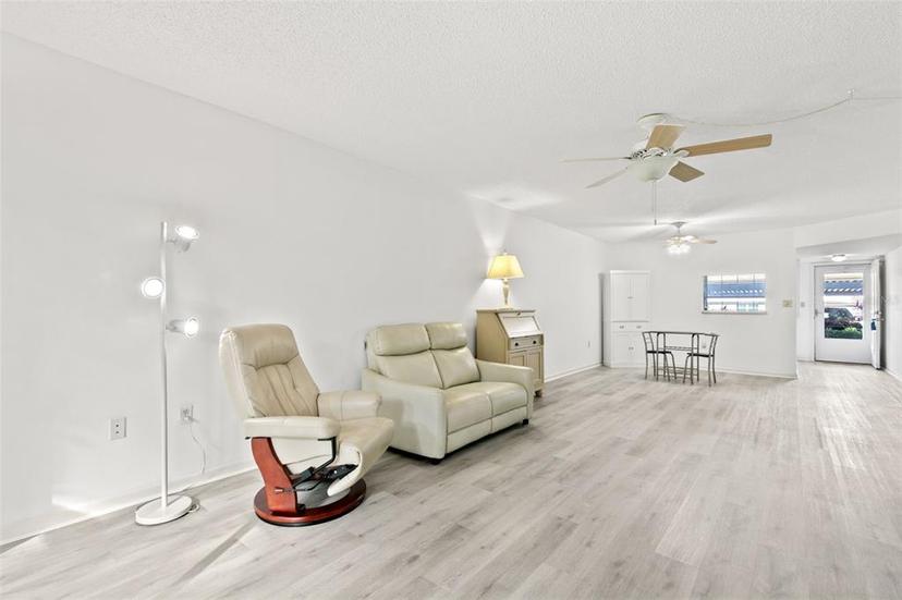 Picture of 845 Maple Court Unit 107, Dunedin FL 34698