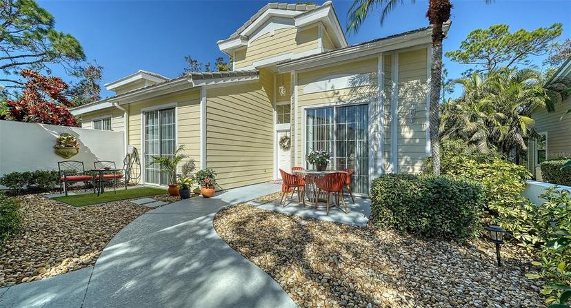 Picture of 7628 Whitebridge Glen, University Park FL 34201