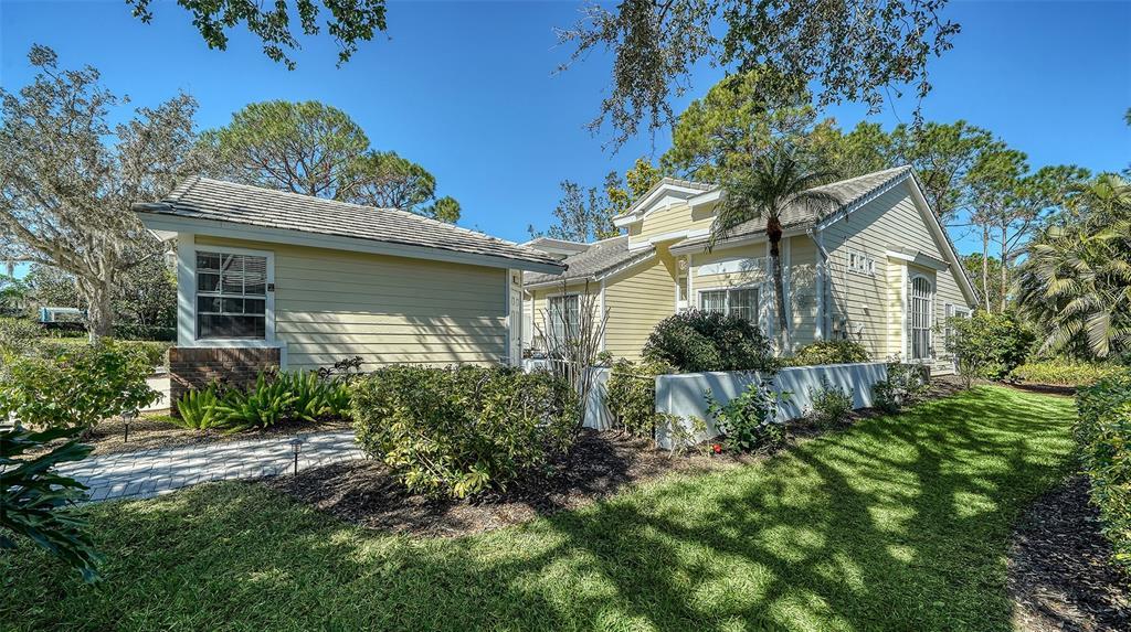 Picture of 7628 Whitebridge Glen, University Park, FL 34201