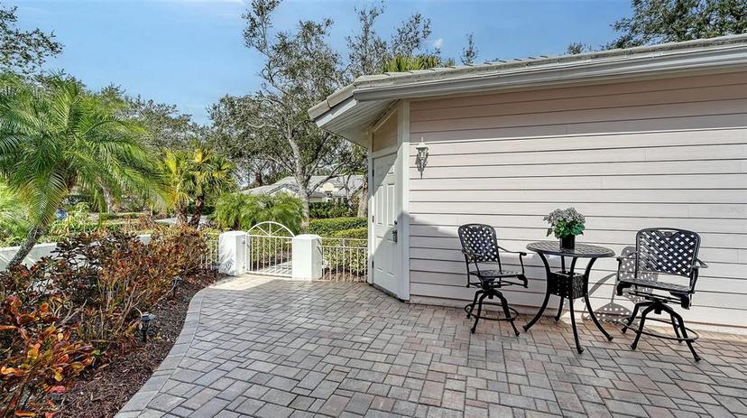 Picture of 7741 Whitebridge Glen, University Park FL 34201