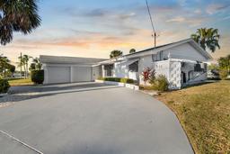 Picture of 713 Gran Kaymen Way, Apollo Beach, FL 33572