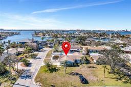 Picture of 5708 Bayshore Dr, Seminole, FL 33772