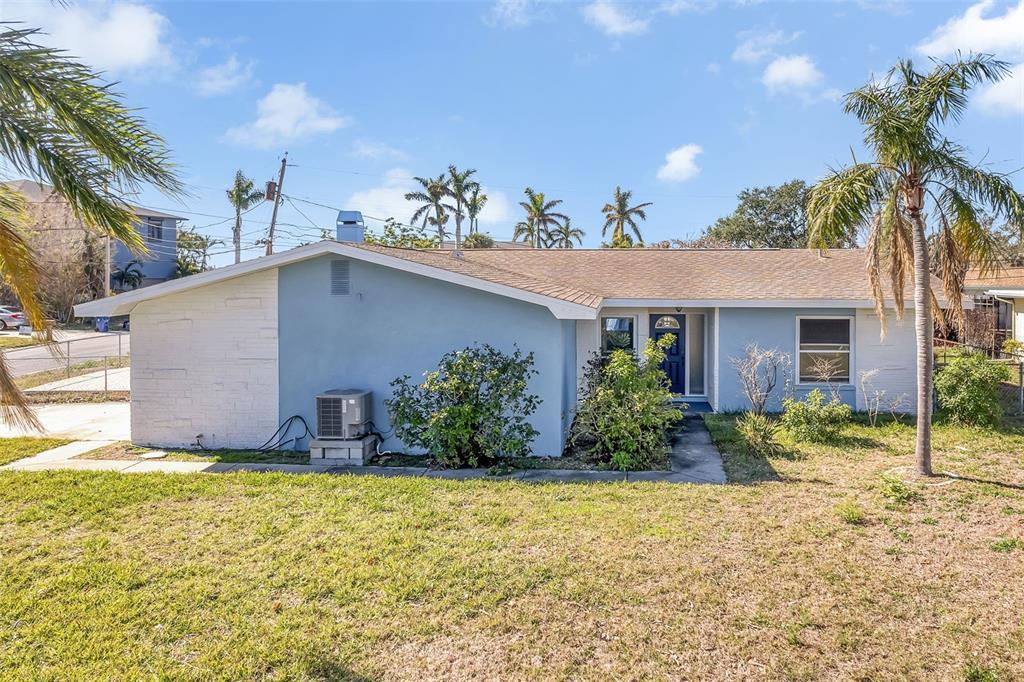 Picture of 5708 Bayshore Dr, Seminole, FL 33772