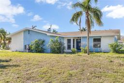 Picture of 5708 Bayshore Dr, Seminole, FL 33772