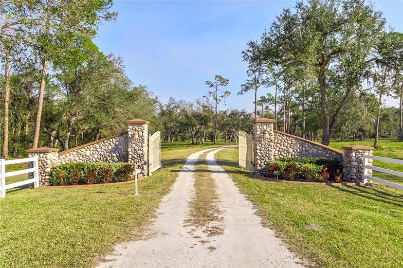 Picture of 10038 SW County Road 769, Arcadia FL 34269