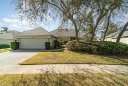 Picture of 1501 Edgewater Drive, Mount Dora, FL 32757