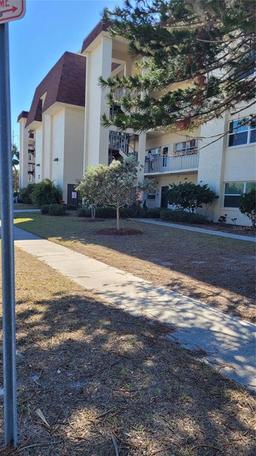 Picture of 209 NE Lincoln Circle N Unit 109, St Petersburg, FL 33702