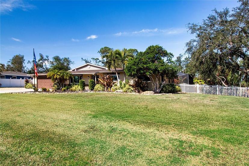 Picture of 4517 N Lake Drive, Sarasota FL 34232