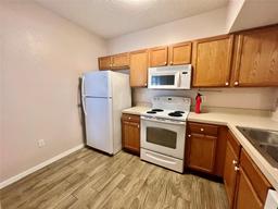 Picture of 6022 Portsdale Place Unit 102, Riverview, FL 33578