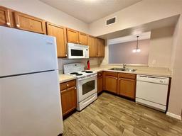 Picture of 6022 Portsdale Place Unit 102, Riverview, FL 33578