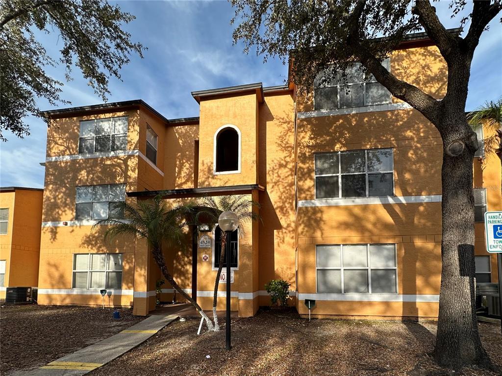 Picture of 4524 Commander Drive Unit 1613, Orlando, FL 32822