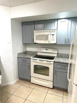 Picture of 4524 Commander Drive Unit 1613, Orlando, FL 32822