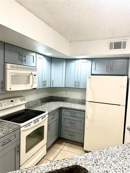 Picture of 4524 Commander Drive Unit 1613, Orlando, FL 32822