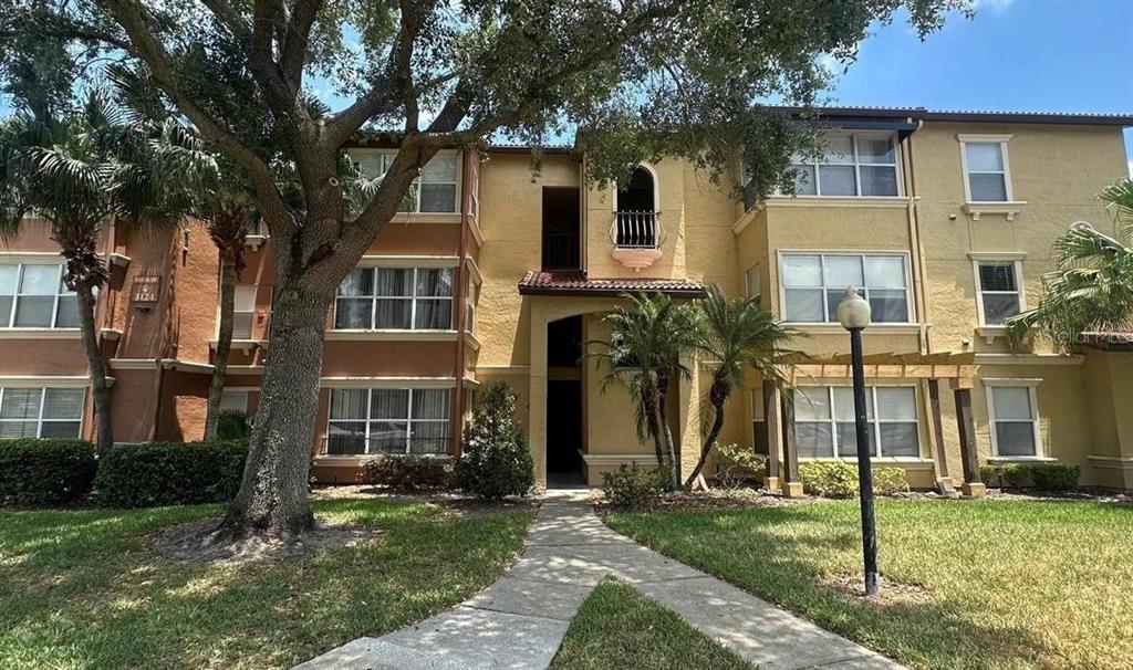 Picture of 5124 Conroy Road Unit 27, Orlando, FL 32811