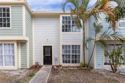 Picture of 13907 Fletchers Mill Drive, Tampa, FL 33613