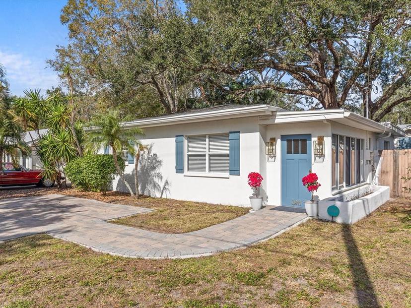 Picture of 3211 W Oakellar Avenue, Tampa FL 33611