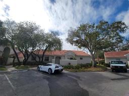 Picture of 562 Andorra Circle Ne Unit 562, St Petersburg, FL 33703