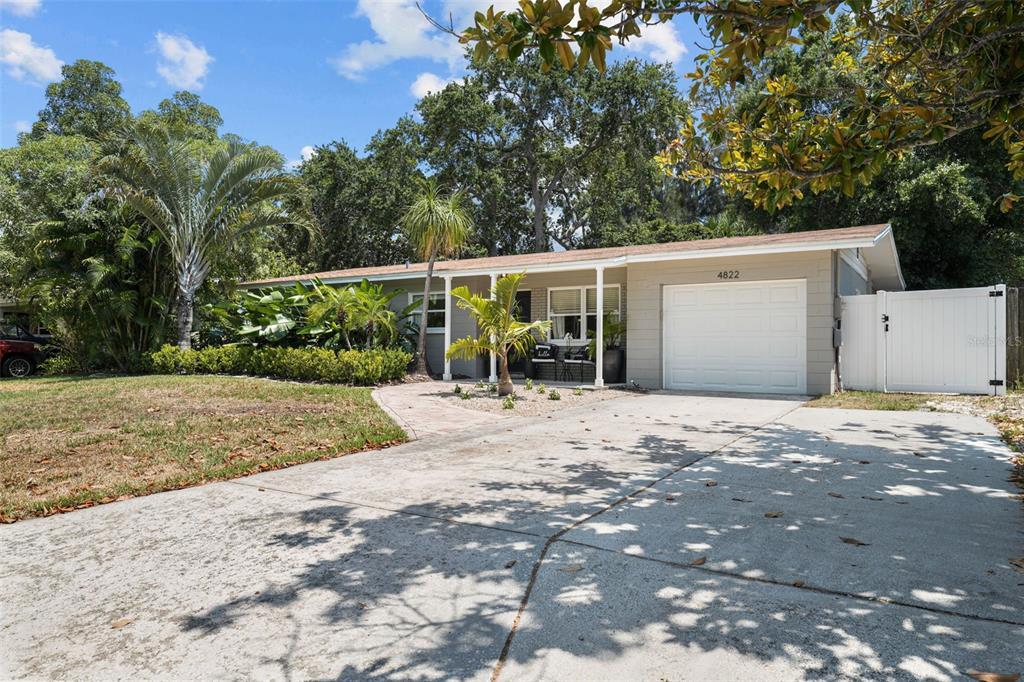 Picture of 4822 W Bay Court Avenue, Tampa, FL 33611