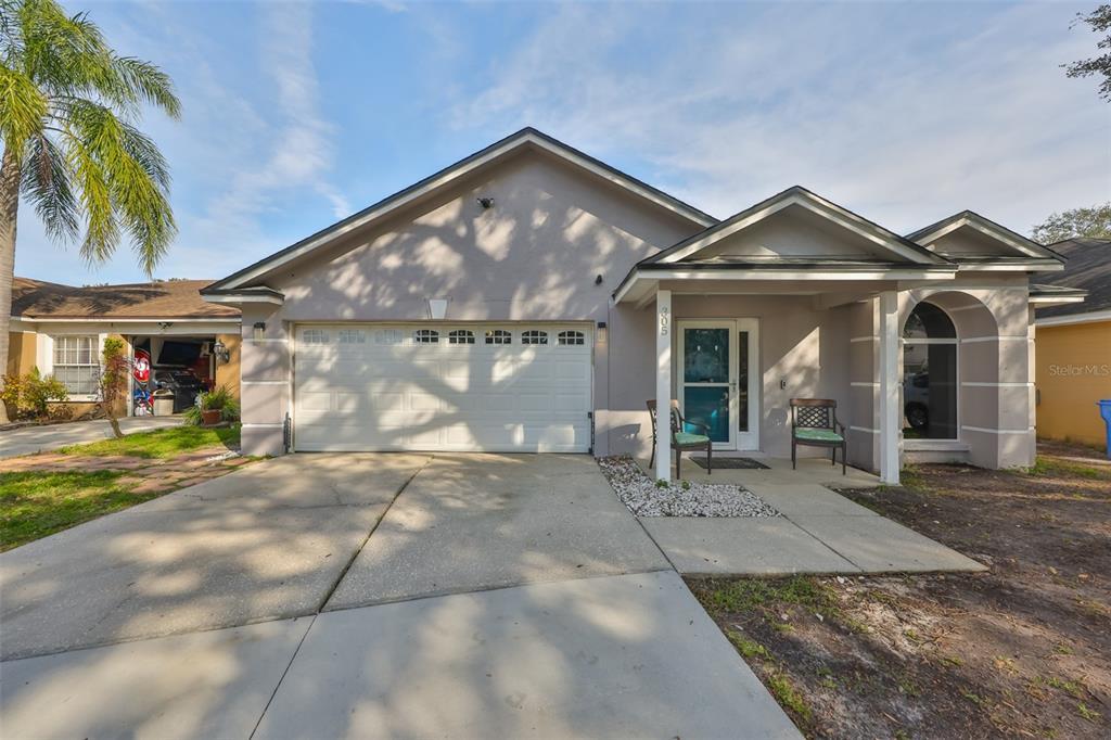 Picture of 305 Crayford Place, Valrico, FL 33594