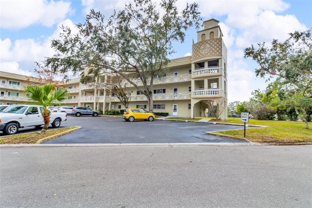 Picture of 2351 Irish Lane Unit 21, Clearwater, FL 33763