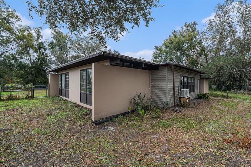 Picture of 5023 Bobwhite Court Unit 2, Dade City FL 33523