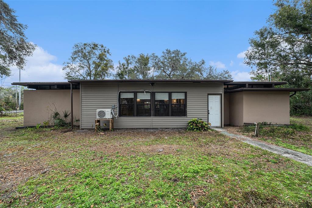 Picture of 5023 Bobwhite Court Unit 2, Dade City, FL 33523