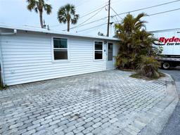 Picture of 2601 Gulf Drive N Unit 613, Bradenton Beach, FL 34217