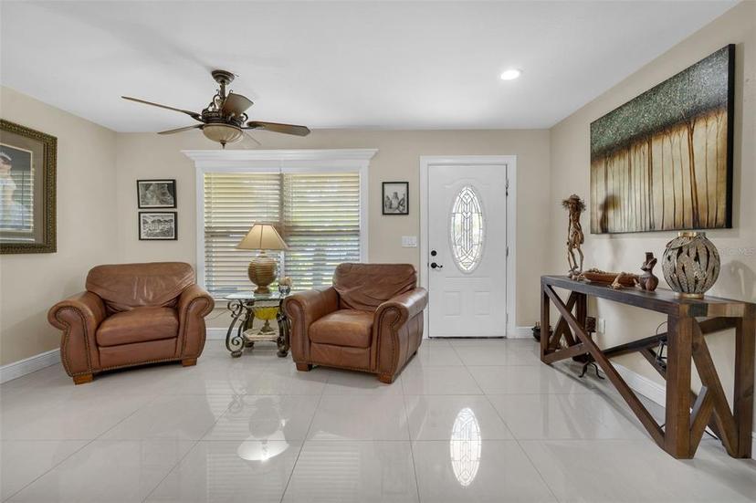 Picture of 3906 Bloomingdale Avenue, Valrico FL 33596