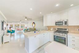 Picture of 1505 Mission Hills Boulevard Unit 4D, Clearwater, FL 33759