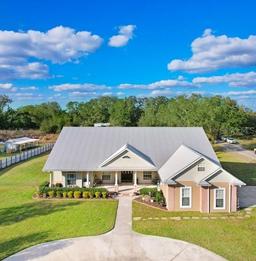 Picture of 1702 W Knights Griffin Road, Plant City, FL 33565