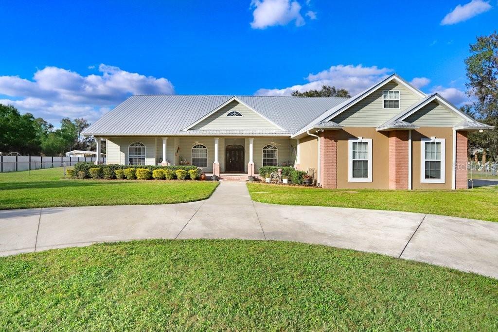 Picture of 1702 W Knights Griffin Road, Plant City, FL 33565