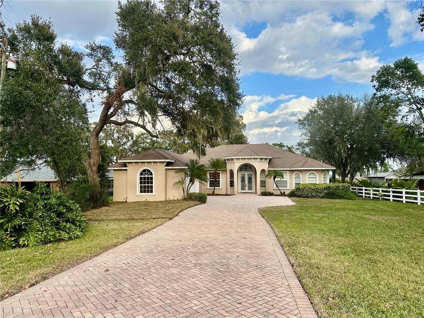 Picture of 1006 W Lake Hamilton Drive, Winter Haven FL 33881